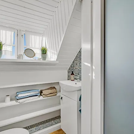 Gorgeous In Fan With Kitchen Holiday home