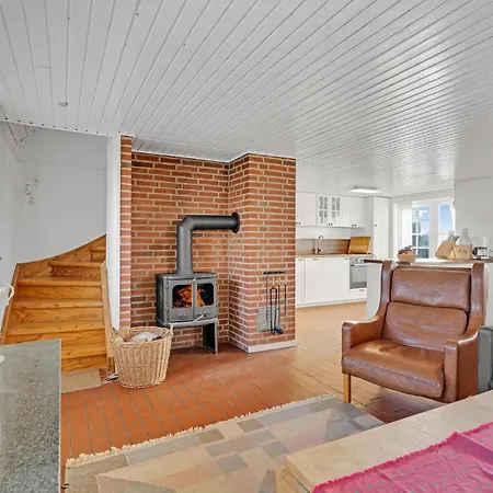 Gorgeous In Fan With Kitchen Holiday home