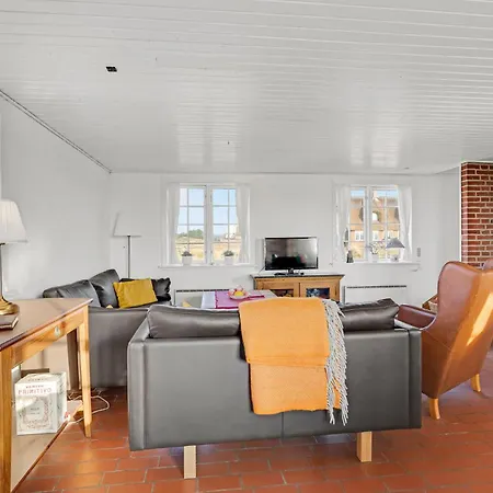 Gorgeous In Fan With Kitchen Holiday home