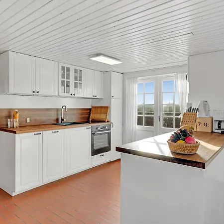 Gorgeous In Fan With Kitchen