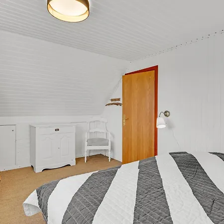 Gorgeous In Fan With Kitchen Holiday home *