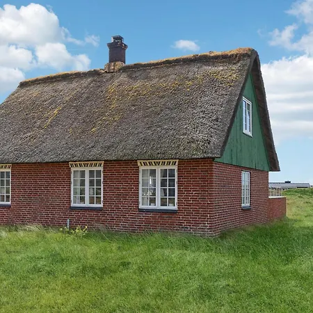 Gorgeous In Fan With Kitchen Holiday home *